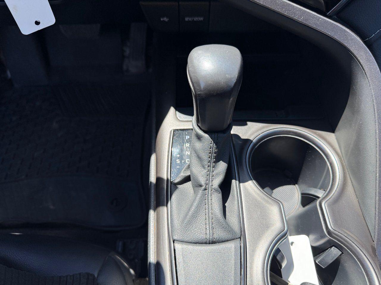 2021 Toyota Camry SE Photo