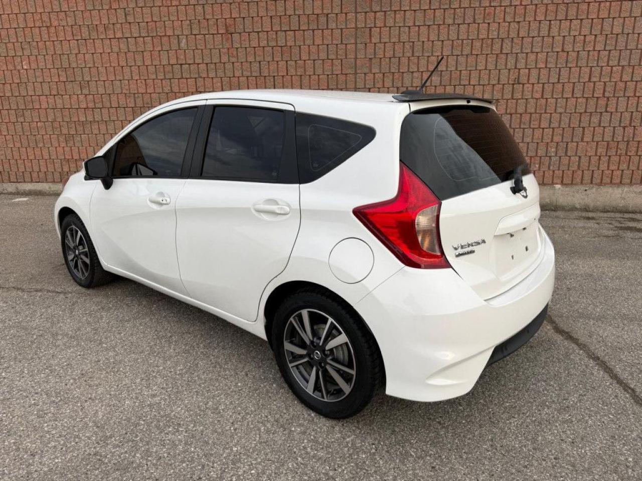 2017 Nissan Versa Note SL | CLEAN CARFAX | NAVI | BACK-UP CAM | BLUETOOTH | HEATED SEATS | - Photo #4