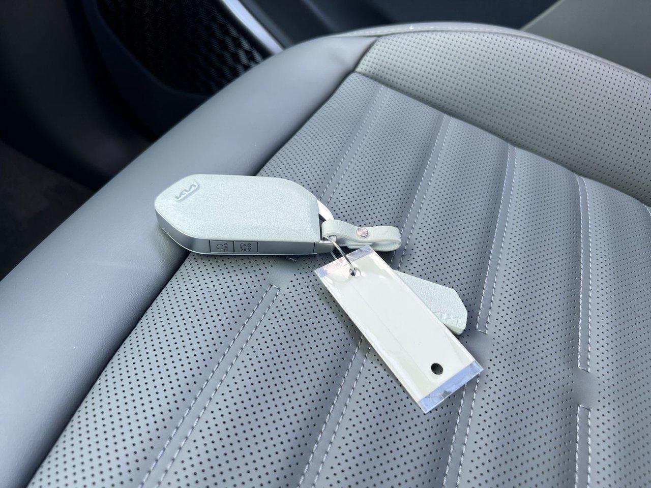 2026 Kia EV9 LAND AWD W/ PLUS PACKAGE Photo