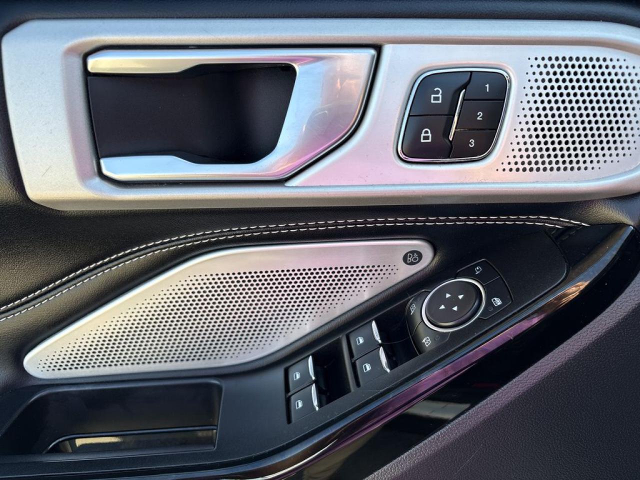 2022 Ford Explorer ST Photo4