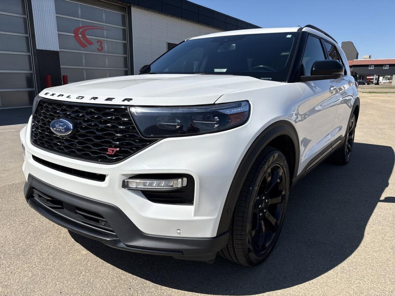 2022 Ford Explorer ST Photo1