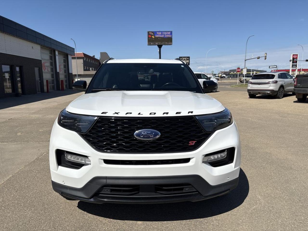 2022 Ford Explorer ST Photo5
