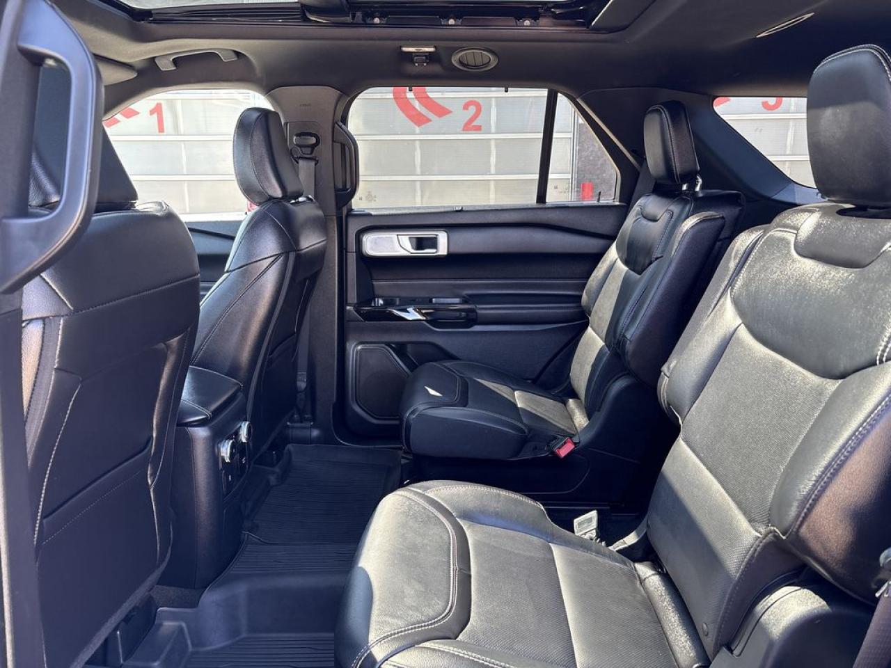 2022 Ford Explorer ST Photo5
