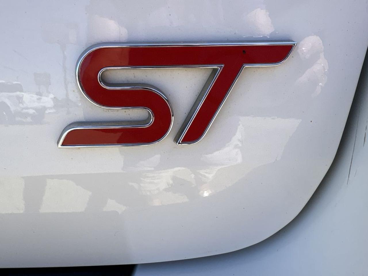2022 Ford Explorer ST Photo5