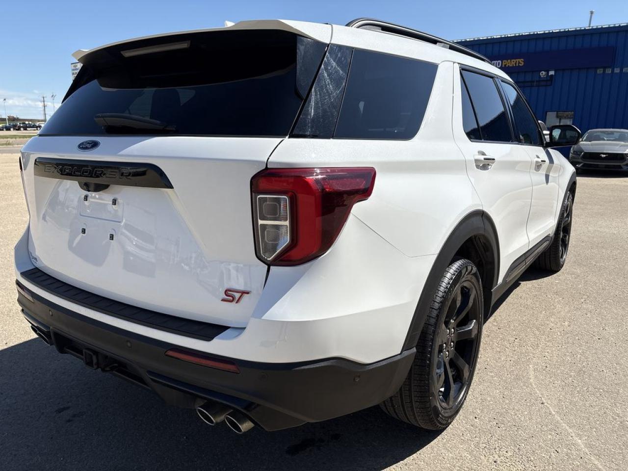 2022 Ford Explorer ST Photo5