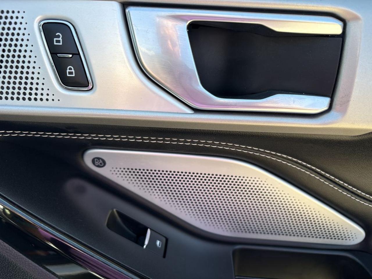 2022 Ford Explorer ST Photo5