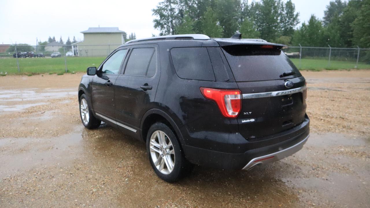 2016 Ford Explorer XLT Photo3
