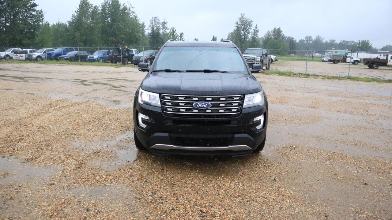 2016 Ford Explorer XLT Photo1
