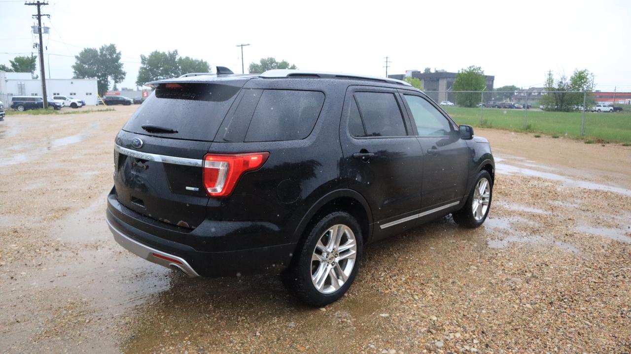 2016 Ford Explorer XLT Photo5