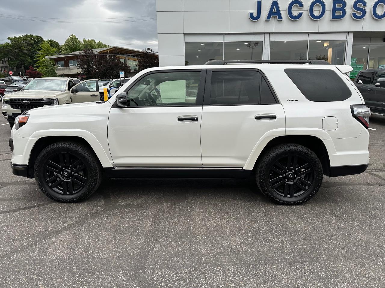 2021 Toyota 4Runner BASE Photo5