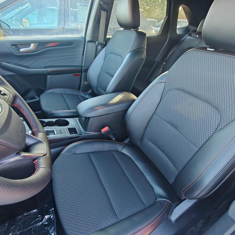 2025 Ford Escape ST-Line AWD Photo