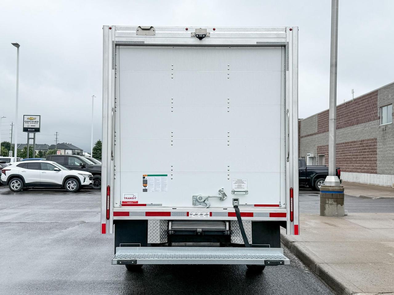 2025 GMC Savana Cutaway Work Van 4.3L V8 WITH REMOTE ENTRY, CRUISE CONTROL, A/C, REAR VISION CAMERA, AM/FM STEREO Photo