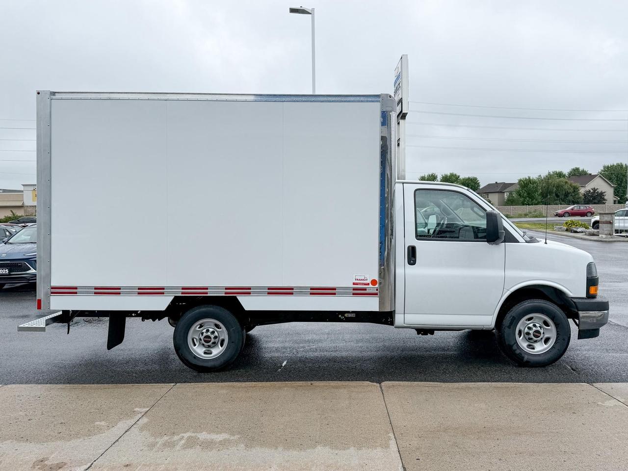 2025 GMC Savana Cutaway Work Van 4.3L V8 WITH REMOTE ENTRY, CRUISE CONTROL, A/C, REAR VISION CAMERA, AM/FM STEREO Photo