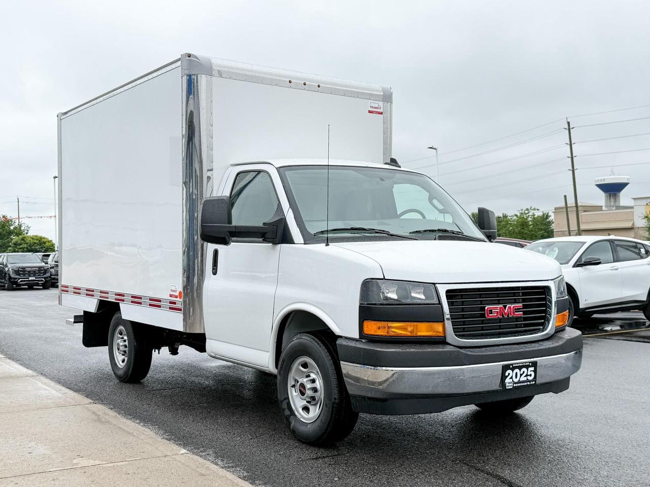 2025 GMC Savana Cutaway Work Van 4.3L V8 WITH REMOTE ENTRY, CRUISE CONTROL, A/C, REAR VISION CAMERA, AM/FM STEREO Photo