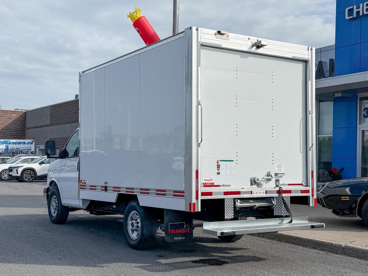 2025 GMC Savana Cutaway Work Van 4.3L V8 WITH REMOTE ENTRY, CRUISE CONTROL, A/C, REAR VISION CAMERA, AM/FM STEREO Photo2