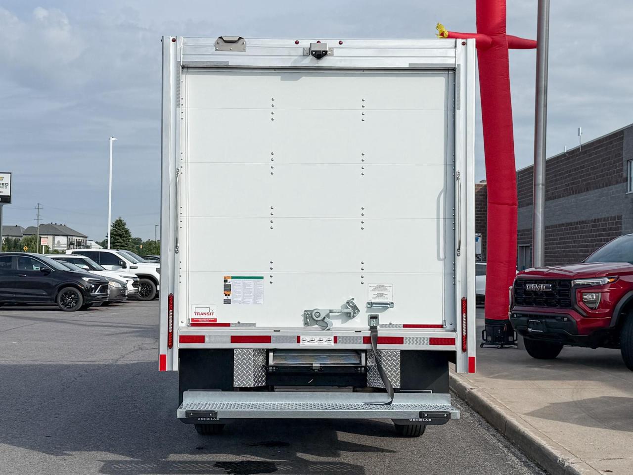 2025 GMC Savana Cutaway Work Van 4.3L V8 WITH REMOTE ENTRY, CRUISE CONTROL, A/C, REAR VISION CAMERA, AM/FM STEREO Photo3