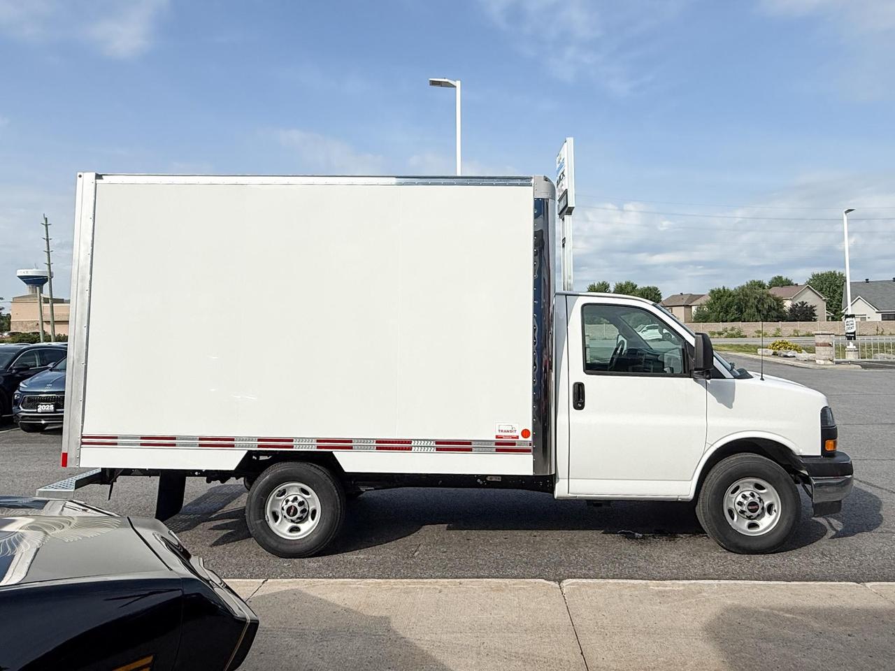 2025 GMC Savana Cutaway Work Van 4.3L V8 WITH REMOTE ENTRY, CRUISE CONTROL, A/C, REAR VISION CAMERA, AM/FM STEREO Photo