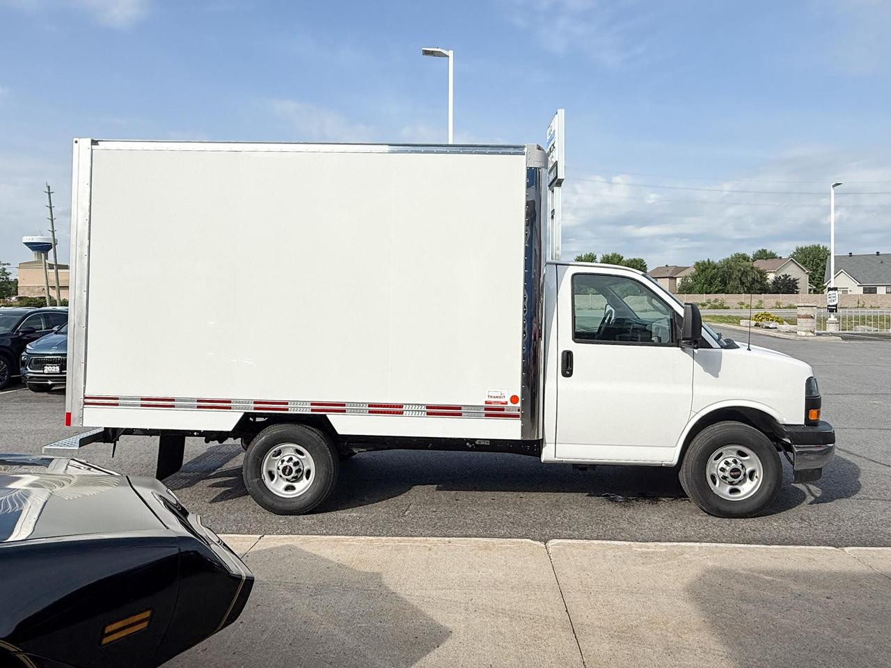 2025 GMC Savana Cutaway Work Van 4.3L V8 WITH REMOTE ENTRY, CRUISE CONTROL, A/C, REAR VISION CAMERA, AM/FM STEREO Photo