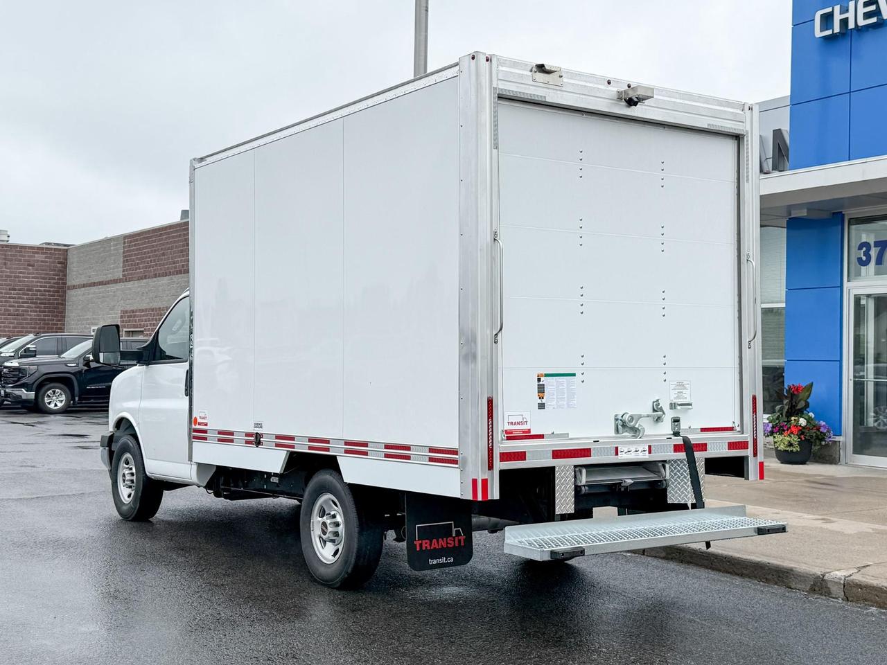 2025 GMC Savana Cutaway Work Van 4.3L V8 WITH REMOTE ENTRY, CRUISE CONTROL, A/C, REAR VISION CAMERA, AM/FM STEREO Photo
