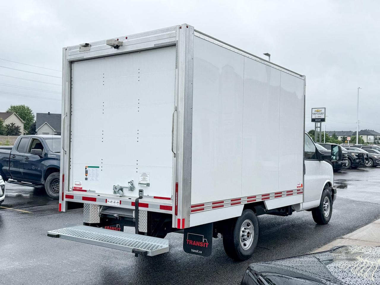 2025 GMC Savana Cutaway Work Van 4.3L V8 WITH REMOTE ENTRY, CRUISE CONTROL, A/C, REAR VISION CAMERA, AM/FM STEREO Photo