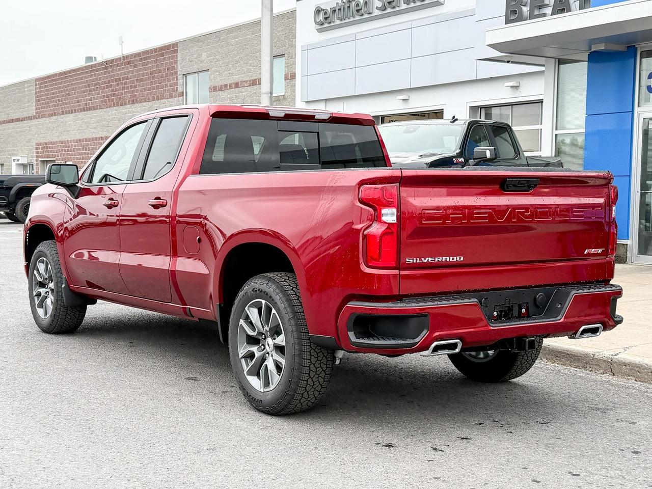 2025 Chevrolet Silverado 1500 RST 5.3L V8 WITH REMOTE START/ENTRY, HEATED FRONT SEATS, HEATED STEERING WHEEL, HD REAR VISION, APPLE CARPLAY AND ANDROID AUTO Photo