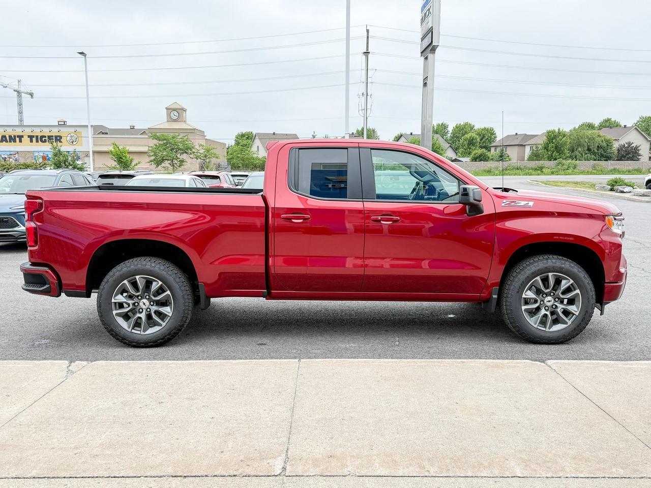 2025 Chevrolet Silverado 1500 RST 5.3L V8 WITH REMOTE START/ENTRY, HEATED FRONT SEATS, HEATED STEERING WHEEL, HD REAR VISION, APPLE CARPLAY AND ANDROID AUTO Photo