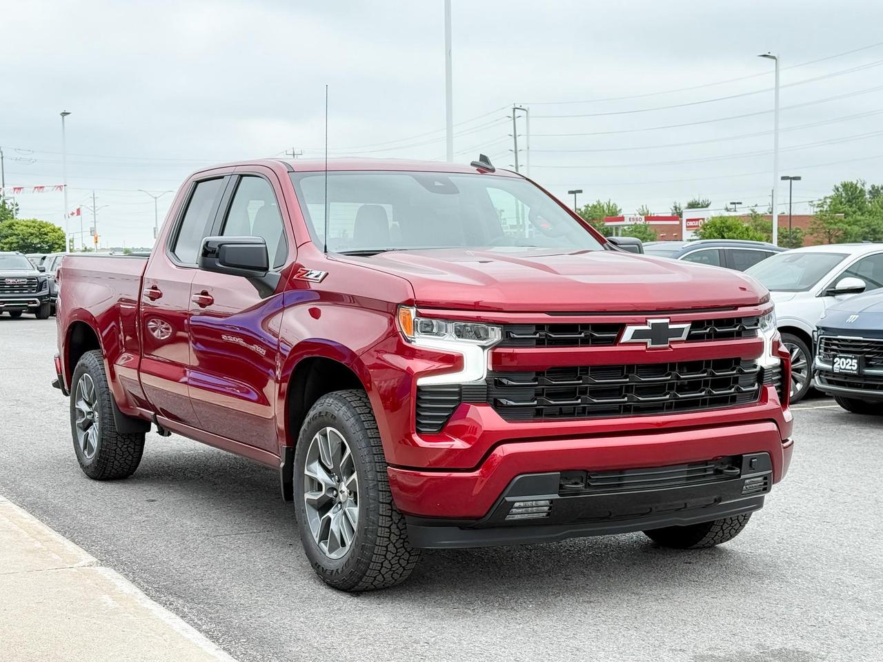 2025 Chevrolet Silverado 1500 RST 5.3L V8 WITH REMOTE START/ENTRY, HEATED FRONT SEATS, HEATED STEERING WHEEL, HD REAR VISION, APPLE CARPLAY AND ANDROID AUTO Photo