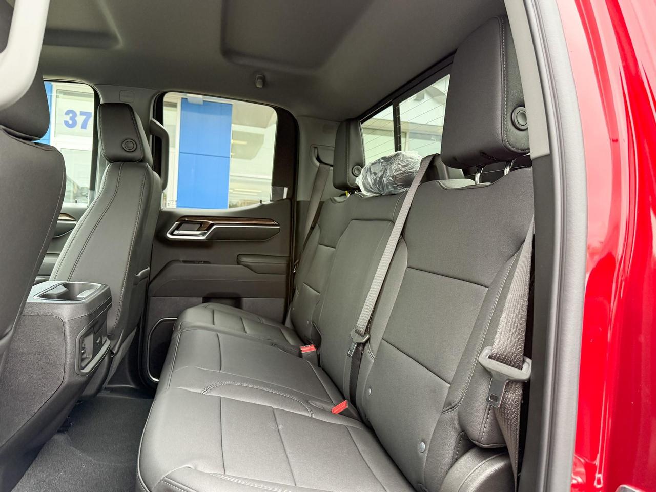 2025 Chevrolet Silverado 1500 RST 5.3L V8 WITH REMOTE START/ENTRY, HEATED FRONT SEATS, HEATED STEERING WHEEL, HD REAR VISION, APPLE CARPLAY AND ANDROID AUTO Photo