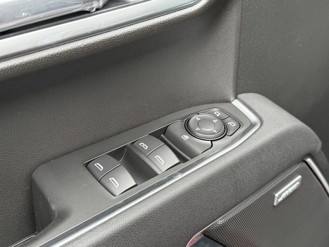 2025 Chevrolet Silverado 1500 RST 5.3L V8 WITH REMOTE START/ENTRY, HEATED FRONT SEATS, HEATED STEERING WHEEL, HD REAR VISION, APPLE CARPLAY AND ANDROID AUTO Photo