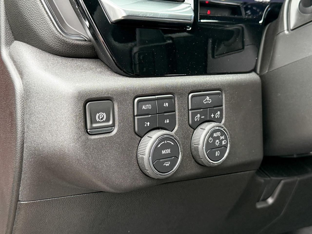 2025 Chevrolet Silverado 1500 RST 5.3L V8 WITH REMOTE START/ENTRY, HEATED FRONT SEATS, HEATED STEERING WHEEL, HD REAR VISION, APPLE CARPLAY AND ANDROID AUTO Photo