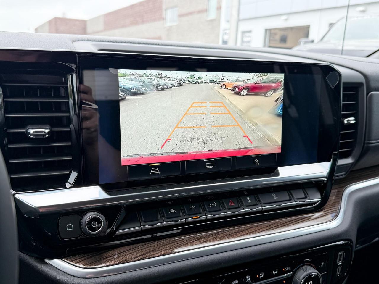 2025 Chevrolet Silverado 1500 RST 5.3L V8 WITH REMOTE START/ENTRY, HEATED FRONT SEATS, HEATED STEERING WHEEL, HD REAR VISION, APPLE CARPLAY AND ANDROID AUTO Photo