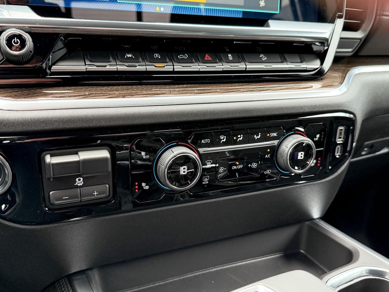 2025 Chevrolet Silverado 1500 RST 5.3L V8 WITH REMOTE START/ENTRY, HEATED FRONT SEATS, HEATED STEERING WHEEL, HD REAR VISION, APPLE CARPLAY AND ANDROID AUTO Photo