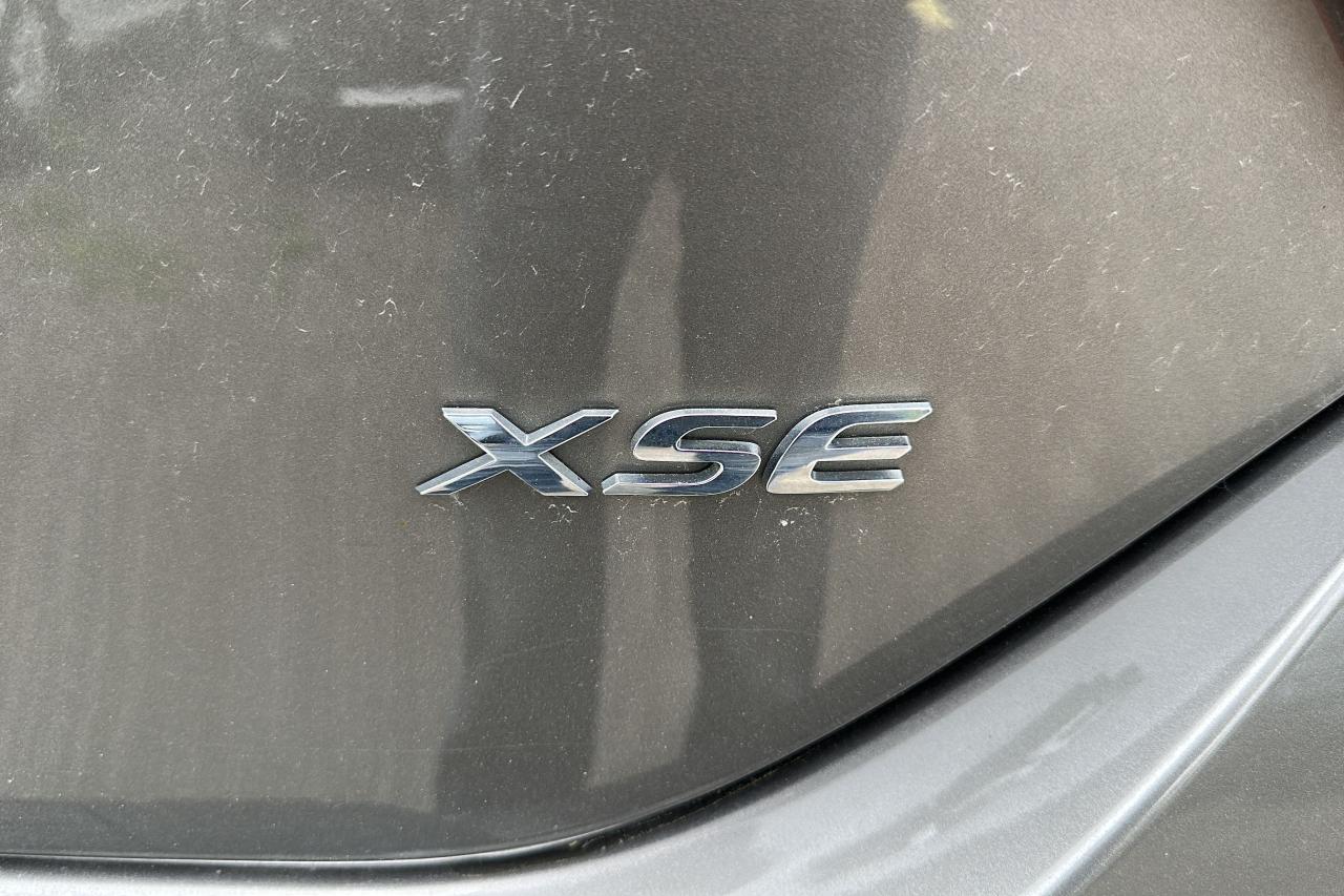 2018 Toyota Corolla XSE - Photo #4