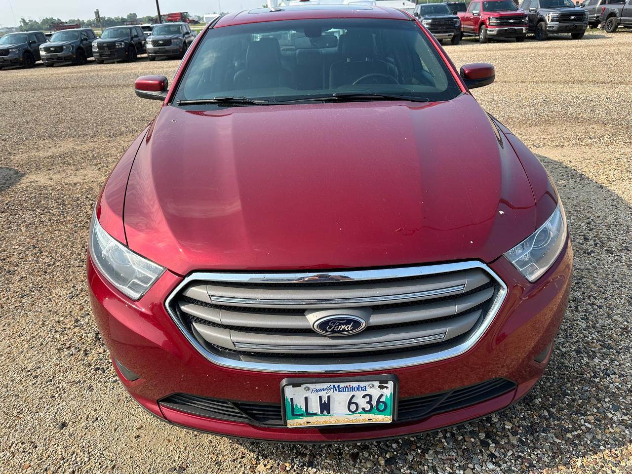 2014 Ford Taurus SEL Photo1