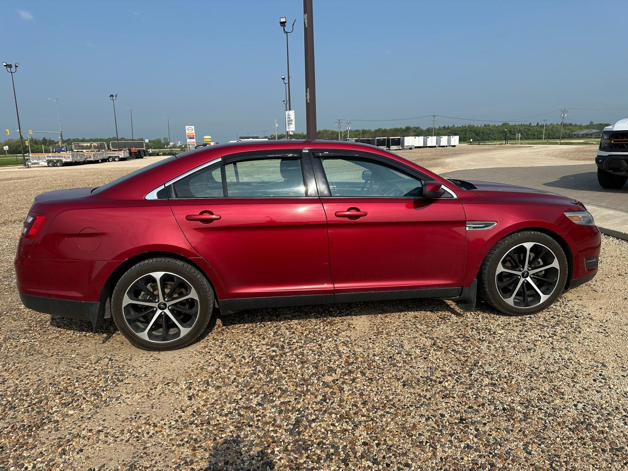 2014 Ford Taurus SEL Photo3