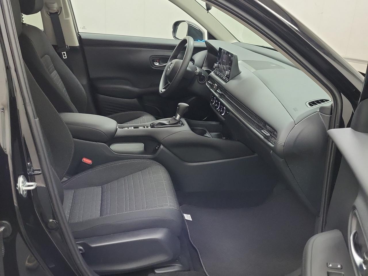 2025 Honda HR-V LX Photo