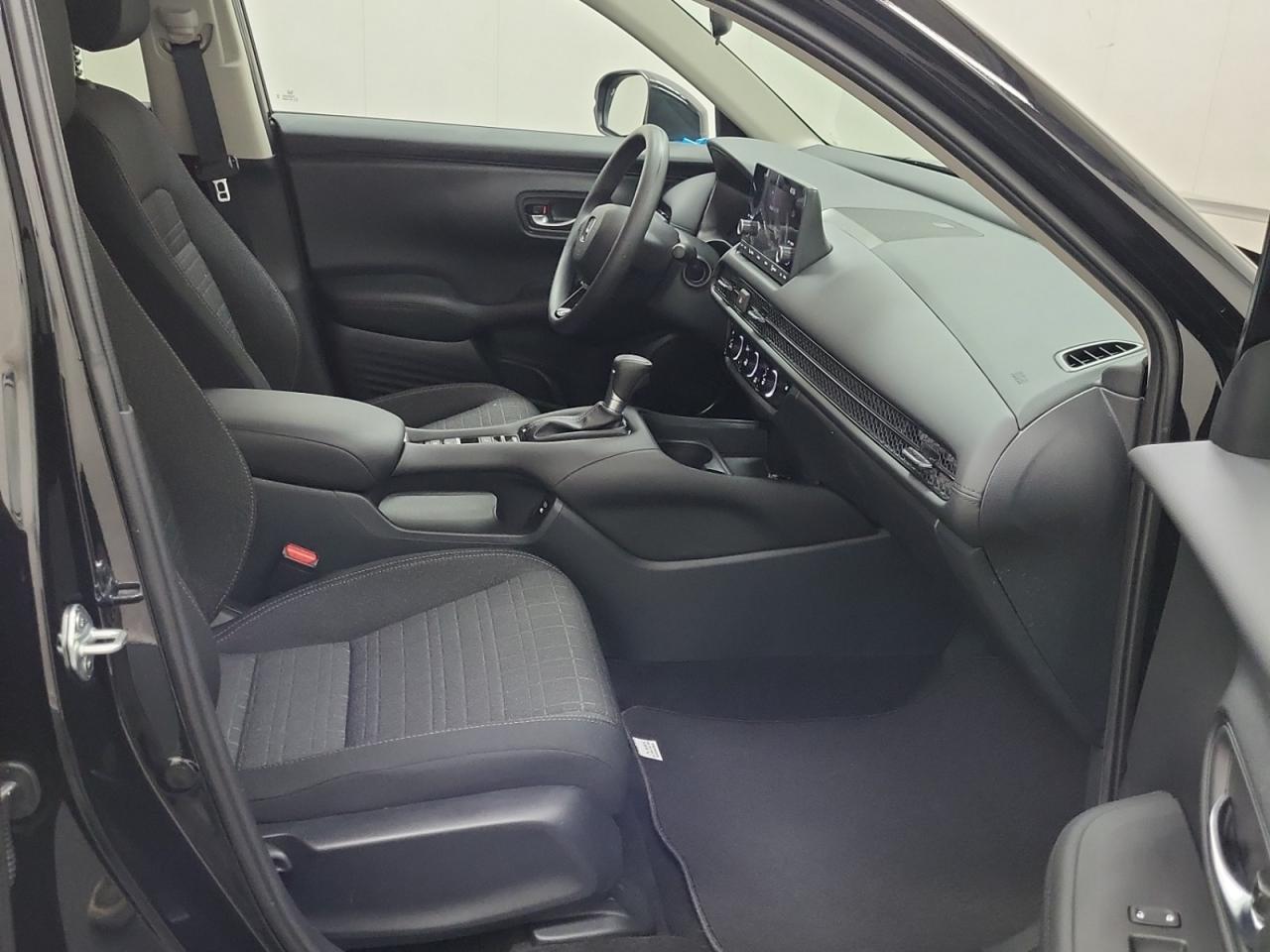 2025 Honda HR-V LX - Photo #4