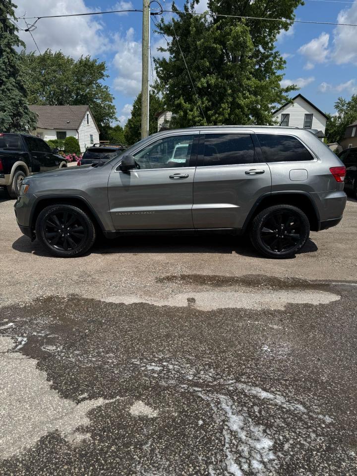 2012 Jeep Grand Cherokee Altitude - Photo #2