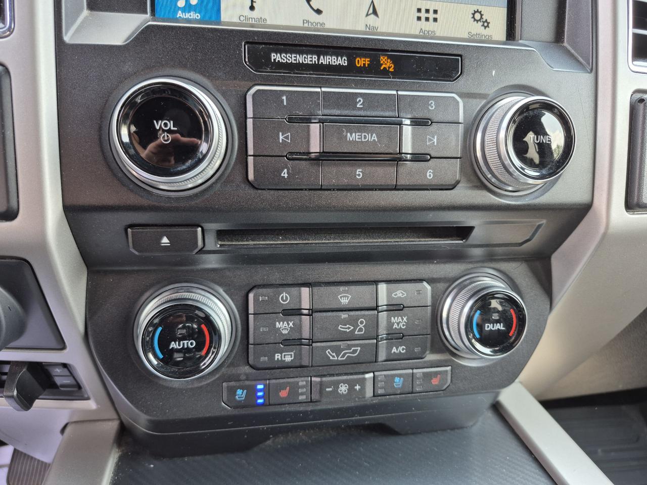 2018 Ford F-150 LARIAT FX4 SuperCrew 5.5' Box *DIESEL Photo22