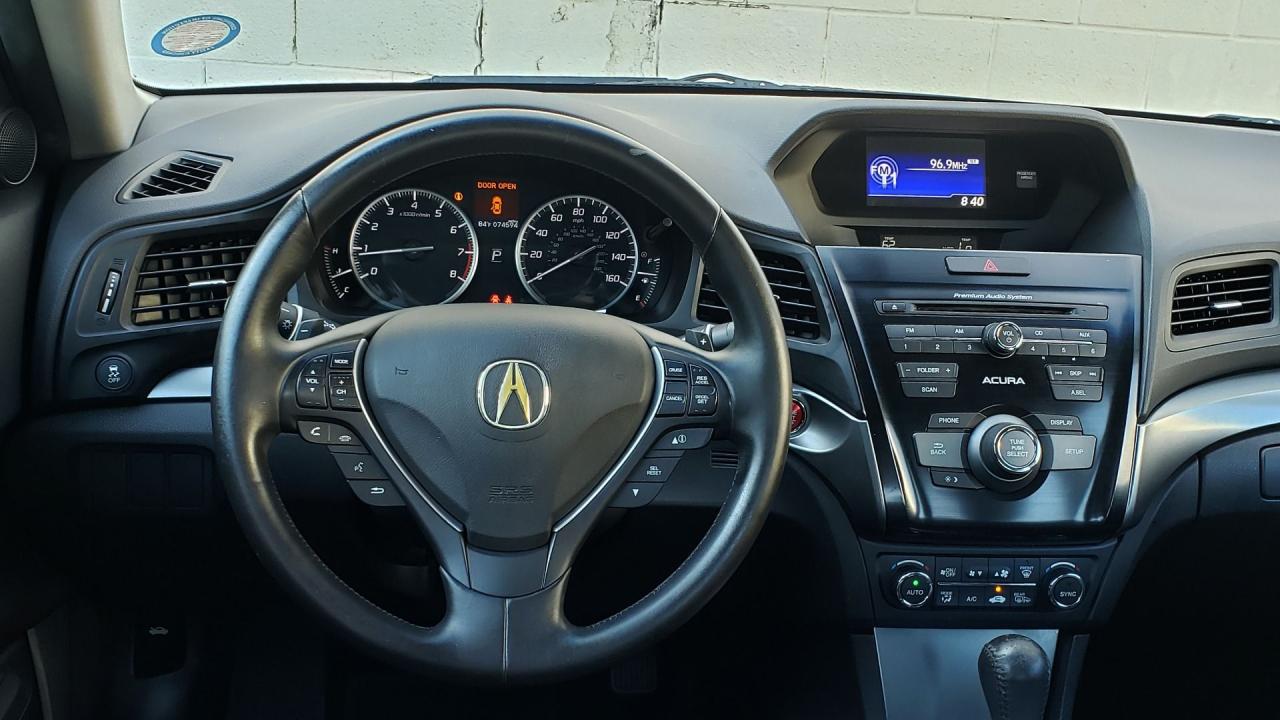 2015 Acura ILX ONE OWNER / NO ACCIDENT / SHOWROOM CONDITION / AC - Photo #2