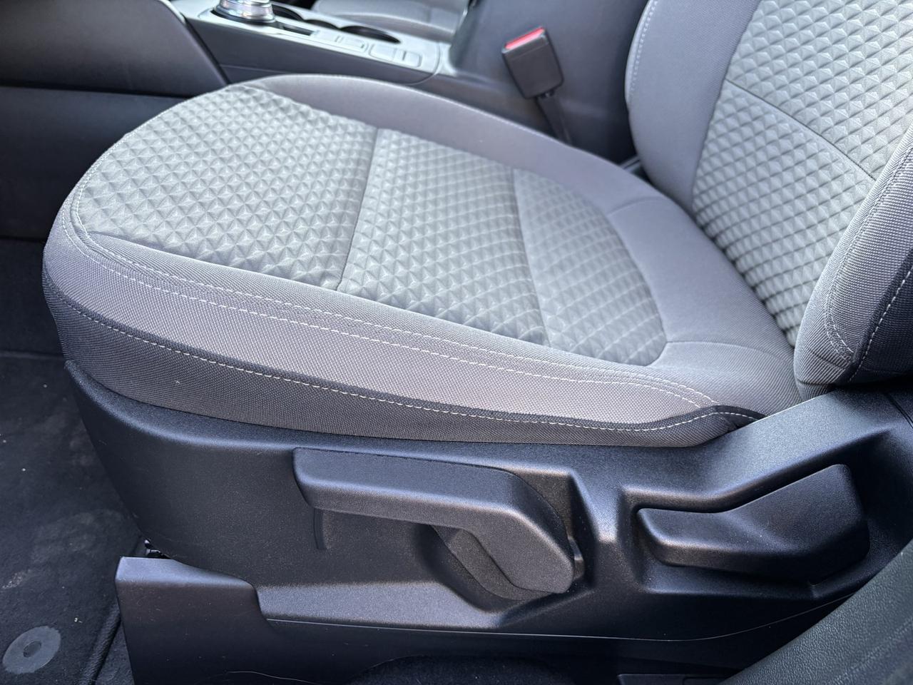 2021 Ford Escape Hybrid SE Hybrid ~LOW KM~CLEARANCE PRICED~ Photo