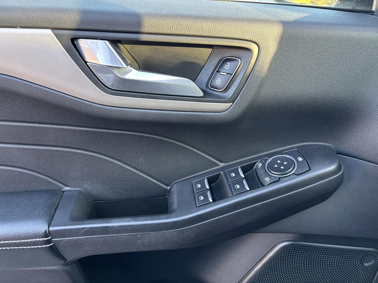 2021 Ford Escape Hybrid SE Hybrid ~LOW KM~CLEARANCE PRICED~ Photo