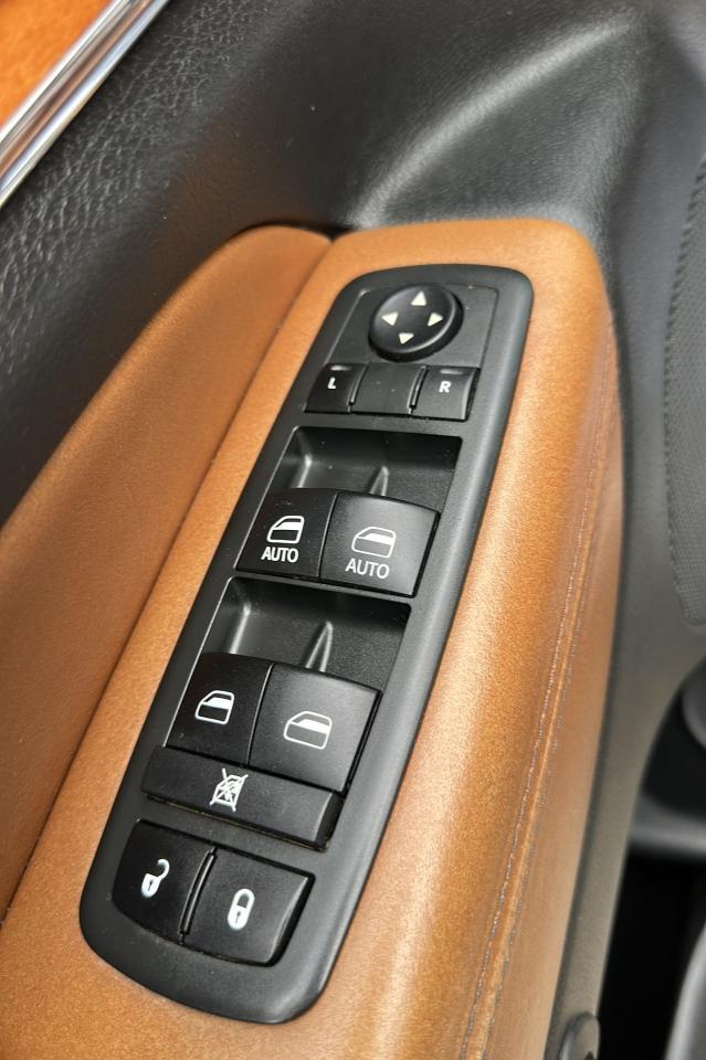 2013 Jeep Grand Cherokee Overland - Photo #11