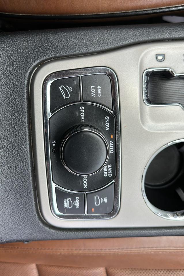 2013 Jeep Grand Cherokee Overland - Photo #13