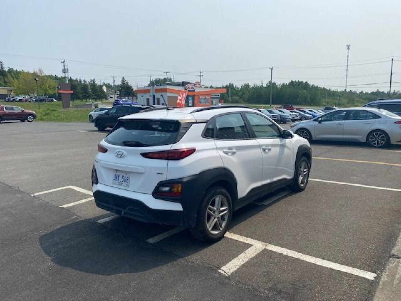 2021 Hyundai KONA 2.0L Essential AWD - Photo #4