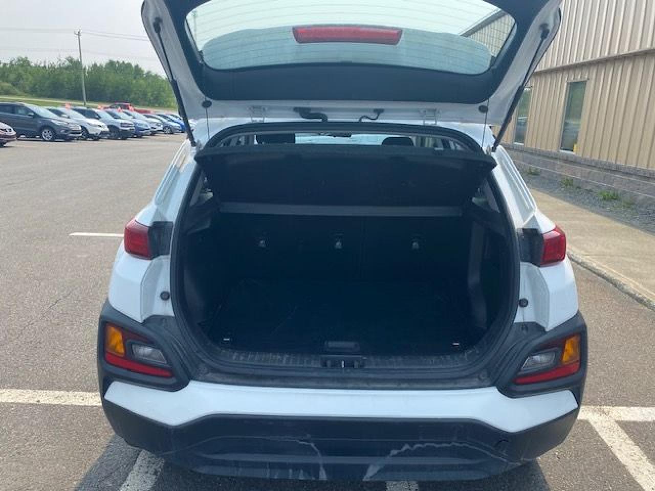 2021 Hyundai KONA 2.0L Essential AWD - Photo #6
