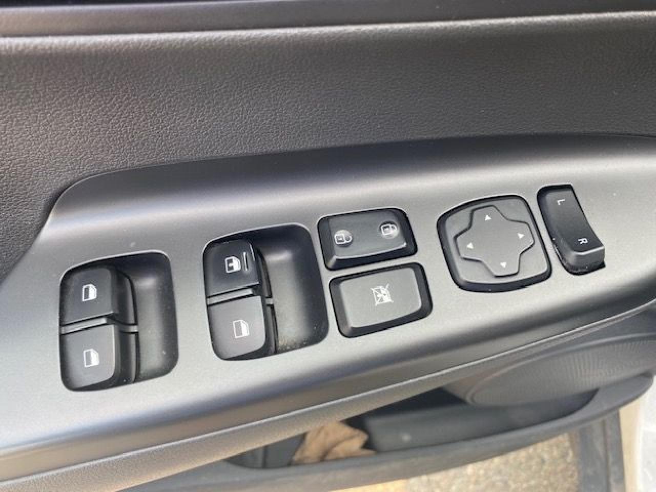 2021 Hyundai KONA 2.0L Essential AWD - Photo #10