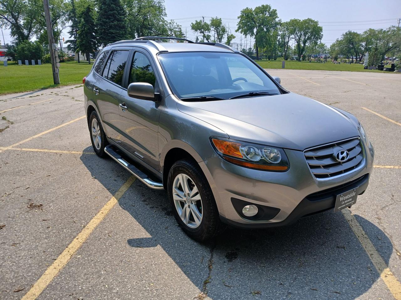 2011 Hyundai Santa Fe GL - Photo #3