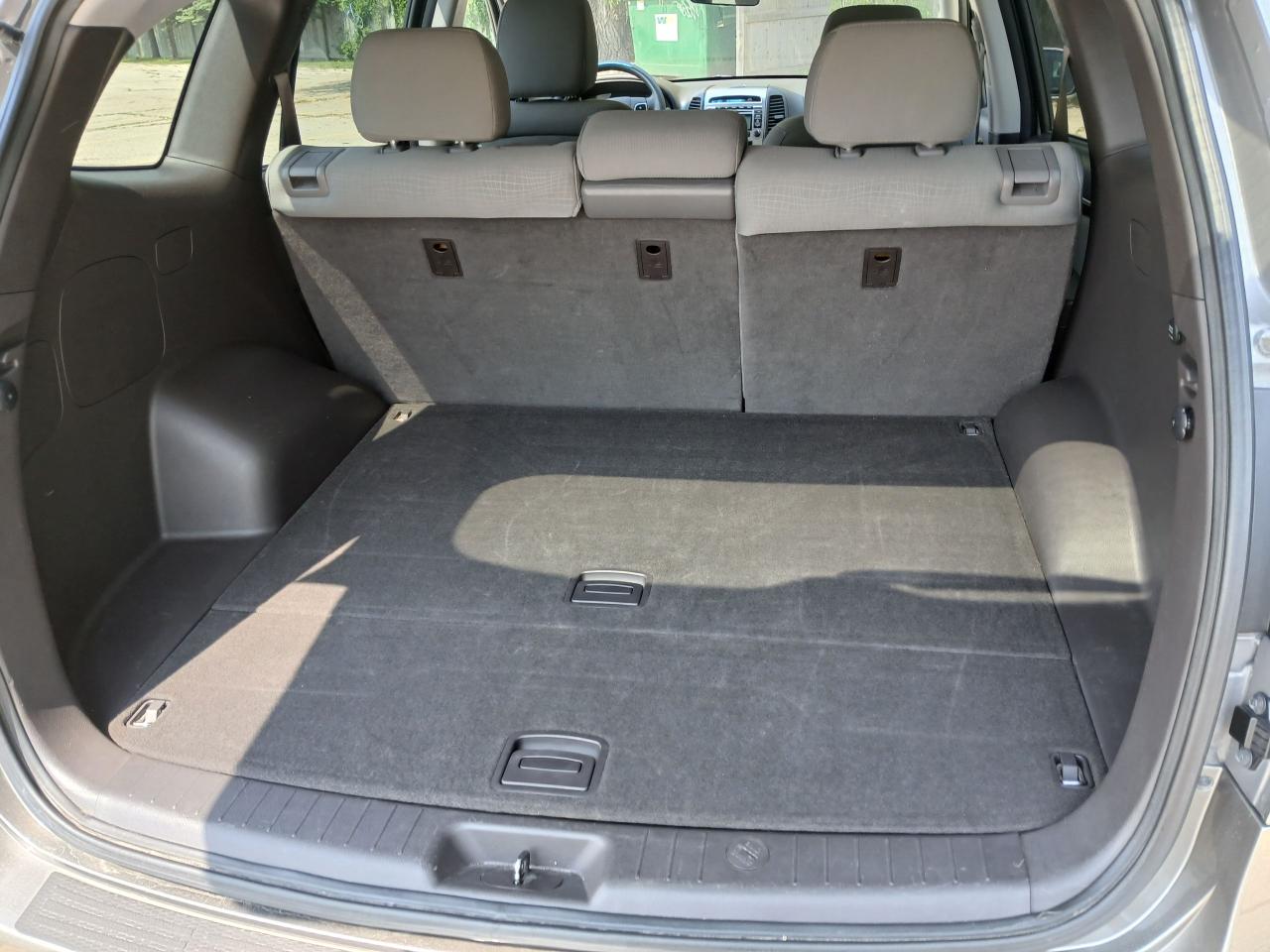 2011 Hyundai Santa Fe GL - Photo #10
