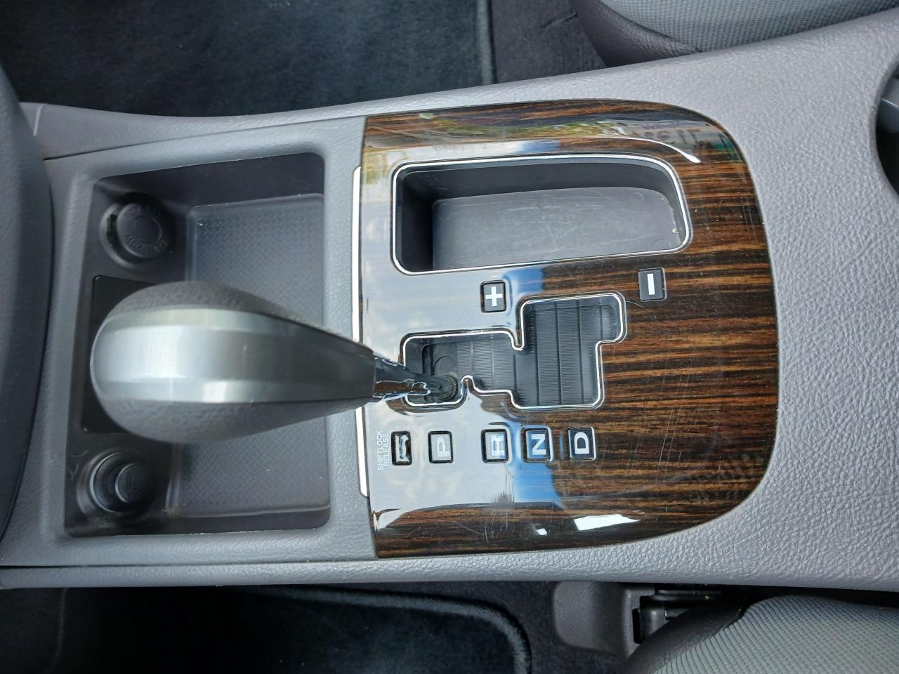 2011 Hyundai Santa Fe GL - Photo #19
